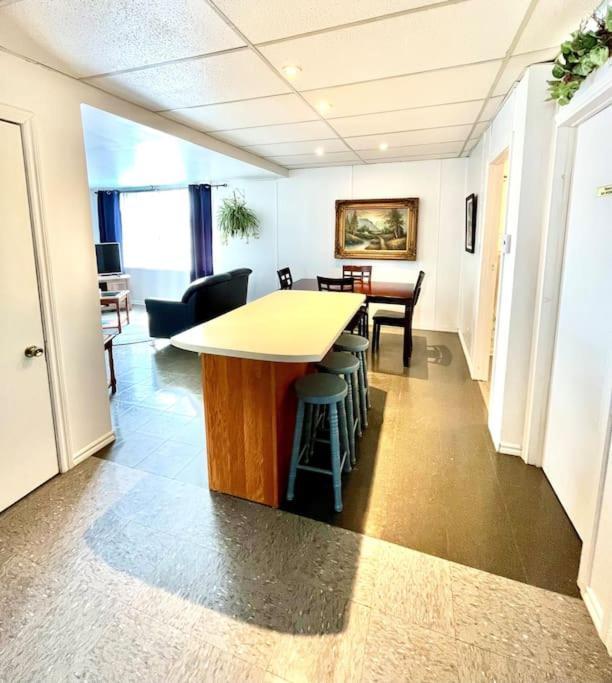 Les appartements du Vieil Édifice Metabetchouan Exterior foto