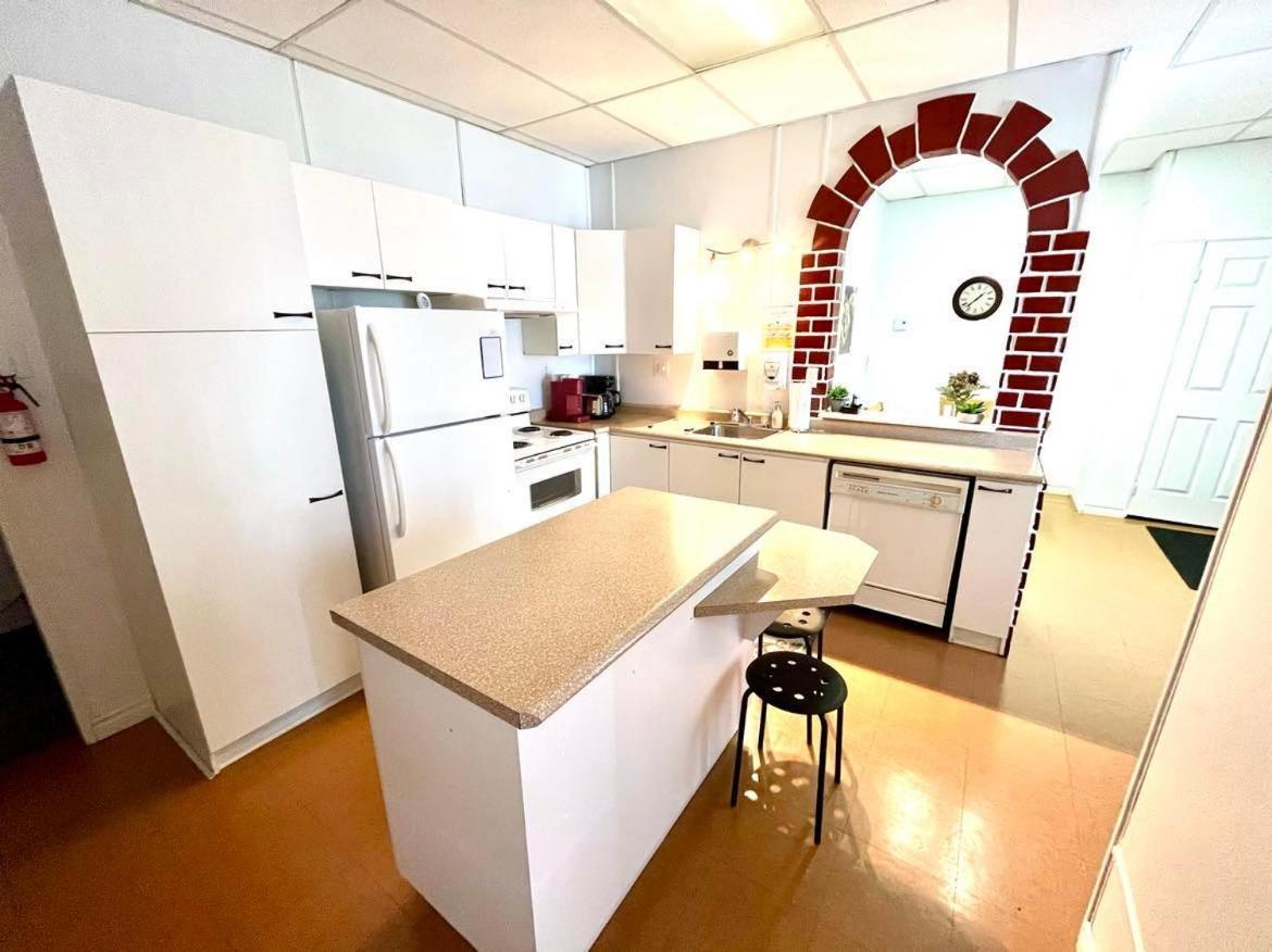 Les appartements du Vieil Édifice Metabetchouan Exterior foto